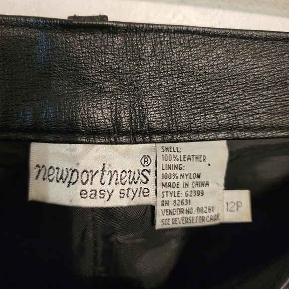 Vintage Newport News Black Leather Pants Size 12 Petite (Spot At Bottom) - Picture 3 of 16
